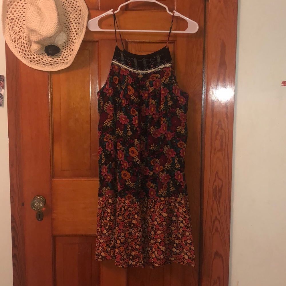 Dress - Picture 2 of 7